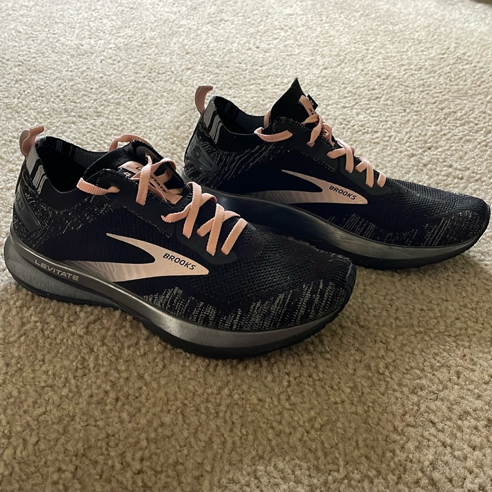 Women’s size 8.5 Brooks Levitate Running Shoe. New.